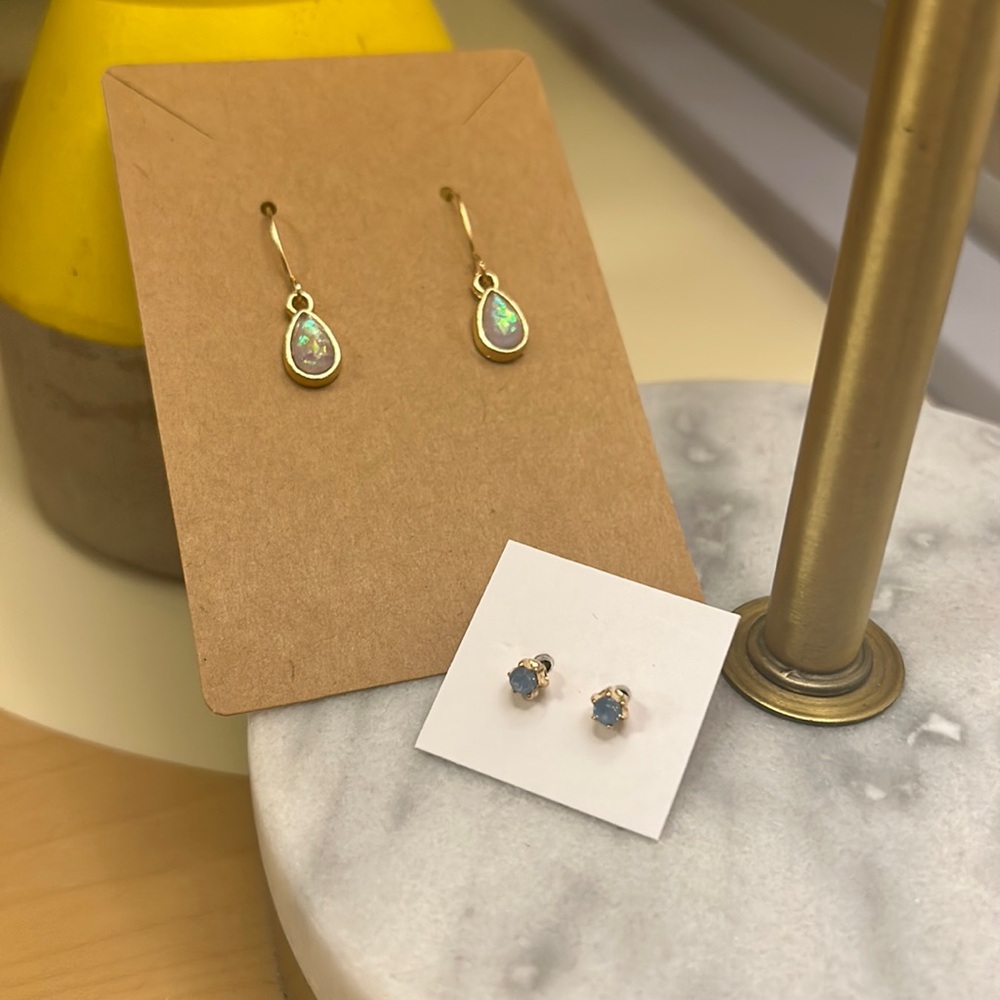 2 pairs earringa